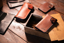 Load image into Gallery viewer, ბაიკერული საფულე ჩამკეტით - (P-112)