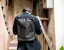 Load image into Gallery viewer, EL-102 | ტყავის ზურგჩანთა ლეპტოპისთვის/უნისექსი