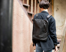 Load image into Gallery viewer, EL-102 | ტყავის ზურგჩანთა ლეპტოპისთვის/უნისექსი