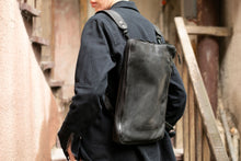 Load image into Gallery viewer, EL-102 | ტყავის ზურგჩანთა ლეპტოპისთვის/უნისექსი