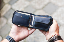 Load image into Gallery viewer, B-113 | კლასიკური Bi-fold საფულე სახურდით / კაცი