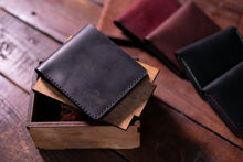 Load image into Gallery viewer, კლასიკური Bi-fold საფულე სახურდით - (B-105)