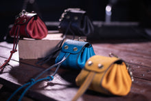 Load image into Gallery viewer, ტყავის ხელნაკეთი ქისა/ჩანთა - (H-107)