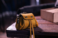 Load image into Gallery viewer, ტყავის ხელნაკეთი ქისა/ჩანთა - (H-107)