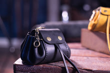 Load image into Gallery viewer, ტყავის ხელნაკეთი ქისა/ჩანთა - (H-107)