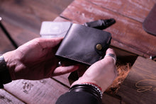 Load image into Gallery viewer, Bi-fold საფულე შესაკრავით - (B-115)