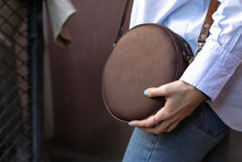 Load image into Gallery viewer, ტყავის ხალნაკეთი ჩანთა - (F-111)