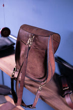 Load image into Gallery viewer, F-113 | ტყავის ზურგჩანთა/ ქალი