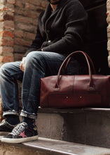 Load image into Gallery viewer, D-101 | ტყავის სამგზავრო ჩანთა, უნისექსი