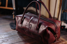Load image into Gallery viewer, D-101 | ტყავის სამგზავრო ჩანთა, უნისექსი