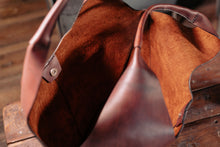 Load image into Gallery viewer, F-126 | ტყავის ხელნაკეთი ჩანთა/Tote