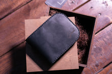 Load image into Gallery viewer, B-118 | კლასიკური Bi-fold საფულე / კაცი