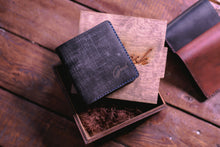 Load image into Gallery viewer, Bi-fold საფულე სახურდით (B-119)