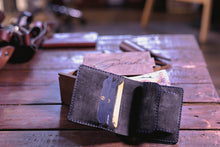 Load image into Gallery viewer, Bi-fold საფულე სახურდით (B-119)