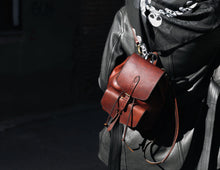 Load image into Gallery viewer, F-127 | ტყავის ზურგჩანთა/ ქალი