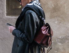 Load image into Gallery viewer, F-127 | ტყავის ზურგჩანთა/ ქალი