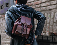 Load image into Gallery viewer, F-127 | ტყავის ზურგჩანთა/ ქალი