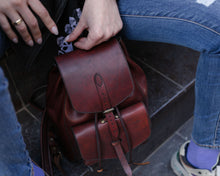 Load image into Gallery viewer, F-127 | ტყავის ზურგჩანთა/ ქალი