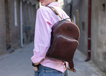 Load image into Gallery viewer, F-128 | ზურგჩანთა/ნატურალური ტყავი/ხელით შეკერილი