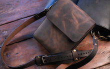 Load image into Gallery viewer, F-102 | ტყავის ჩანთა/Crossbody (Size M)