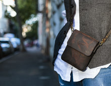 Load image into Gallery viewer, F-130 | ტყავის ჩანთა/Crossbody (Size S)
