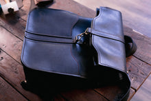 Load image into Gallery viewer, F-131 | ტყავის ზურგჩანთა