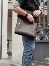 Load image into Gallery viewer, F-132 | ტყავის ჩანთა ლეპტოპისთვის /უნისექსი