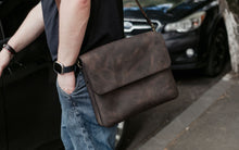 Load image into Gallery viewer, F-132 | ტყავის ჩანთა ლეპტოპისთვის /უნისექსი