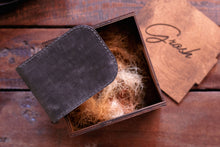 Load image into Gallery viewer, B-113 | კლასიკური Bi-fold საფულე სახურდით / კაცი