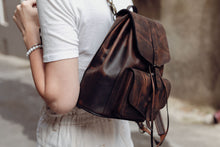 Load image into Gallery viewer, F-127 | ტყავის ზურგჩანთა/ ქალი