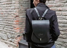 Load image into Gallery viewer, F-112 | ტყავის ზურგჩანთა/ ქალი