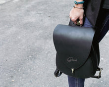 Load image into Gallery viewer, F-112 | ტყავის ზურგჩანთა/ ქალი