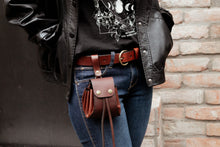 Load image into Gallery viewer, Q-102/H-107 | ტყავის ქამარი და ქისა, ქალი