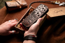 Load image into Gallery viewer, V-107 | ტყავის საფულე, პრინტით