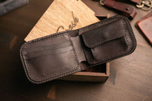 Load image into Gallery viewer, B-113 | კლასიკური Bi-fold საფულე სახურდით / კაცი