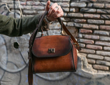 Load image into Gallery viewer, F-136 | ტყავის ჩანთა, ქალი