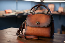 Load image into Gallery viewer, F-136 | ტყავის ჩანთა, ქალი