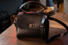 Load image into Gallery viewer, F-136 | ტყავის ჩანთა, ქალი