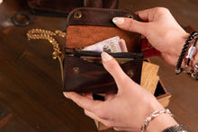 Load image into Gallery viewer, K-100 | ტყავის საფულე, ქალი