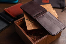 Load image into Gallery viewer, B-109 | Bi-fold საფულე ფულის დამჭერით/ კაცი