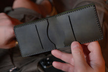 Load image into Gallery viewer, B-104 | თხელი Bi-fold საფულე/კაცი
