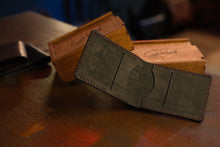 Load image into Gallery viewer, B-104 | თხელი Bi-fold საფულე/კაცი