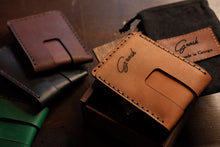 Load image into Gallery viewer, ტყავის საბარათე - (S-110)