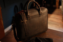 Load image into Gallery viewer, F-119 | ტყავის ჩანთა ლეპტოპისთვის/უნისექსი