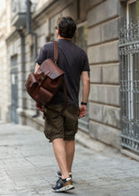 Load image into Gallery viewer, F-137 | ტყავის ზურგჩანთა, უნისექსი