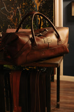 Load image into Gallery viewer, D-101 | ტყავის სამგზავრო ჩანთა, უნისექსი