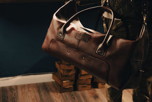 Load image into Gallery viewer, D-101 | ტყავის სამგზავრო ჩანთა, უნისექსი