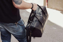 Load image into Gallery viewer, D-101 | ტყავის სამგზავრო ჩანთა, უნისექსი