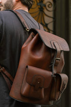 Load image into Gallery viewer, F-137 | ტყავის ზურგჩანთა, უნისექსი