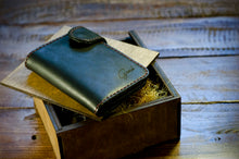 Load image into Gallery viewer, ბაიკერული საფულე ჩამკეტით - (P-111)